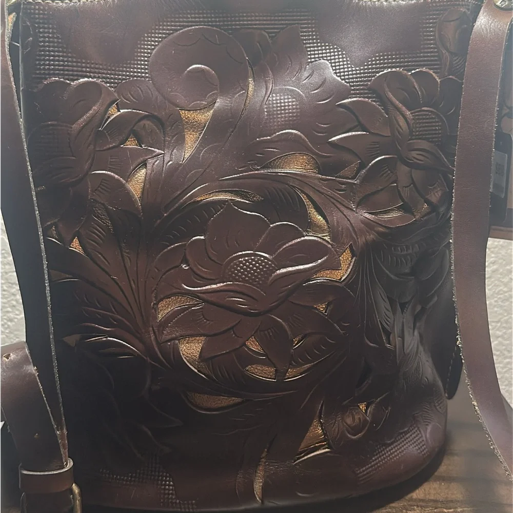 Patricia Nash Cut Out Tooled Leather Crossbody Sling NWT - Picture 2 of 7
